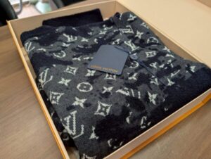 ルイ・ヴィトン 買いとり 21SS ディストレスト モノグラム クルーネック ニット